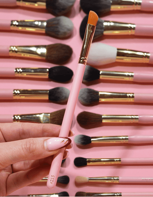 #215 Flat Angled Carver Brush